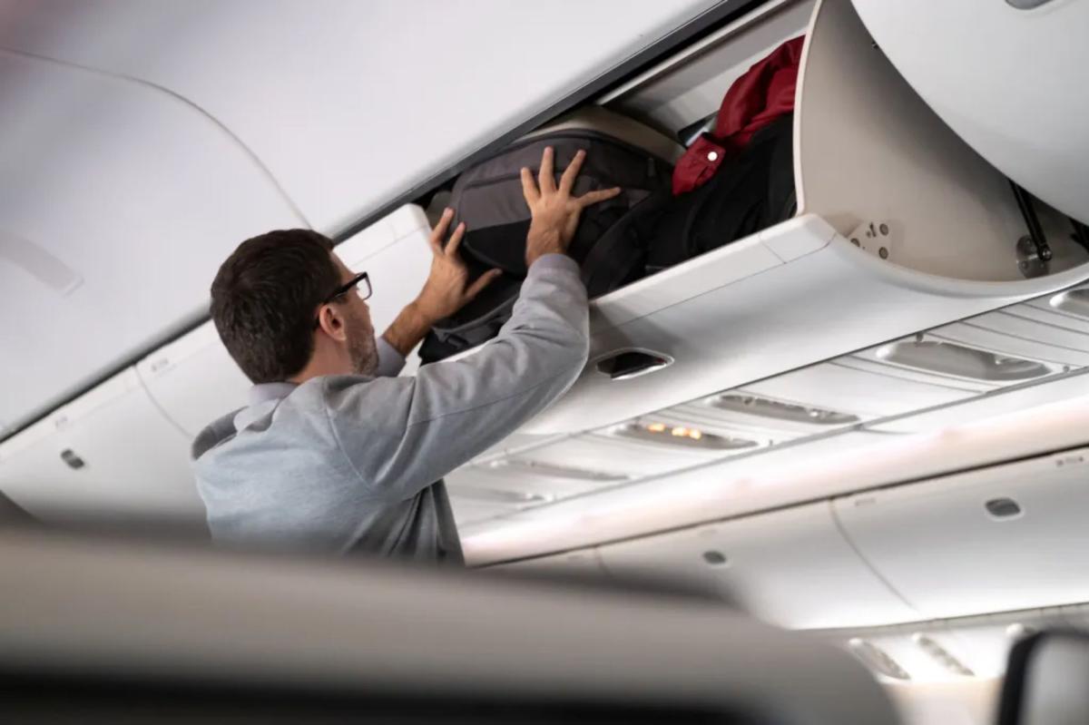 Jetstar's Overhead Locker Fee Sparks Traveler Outrage